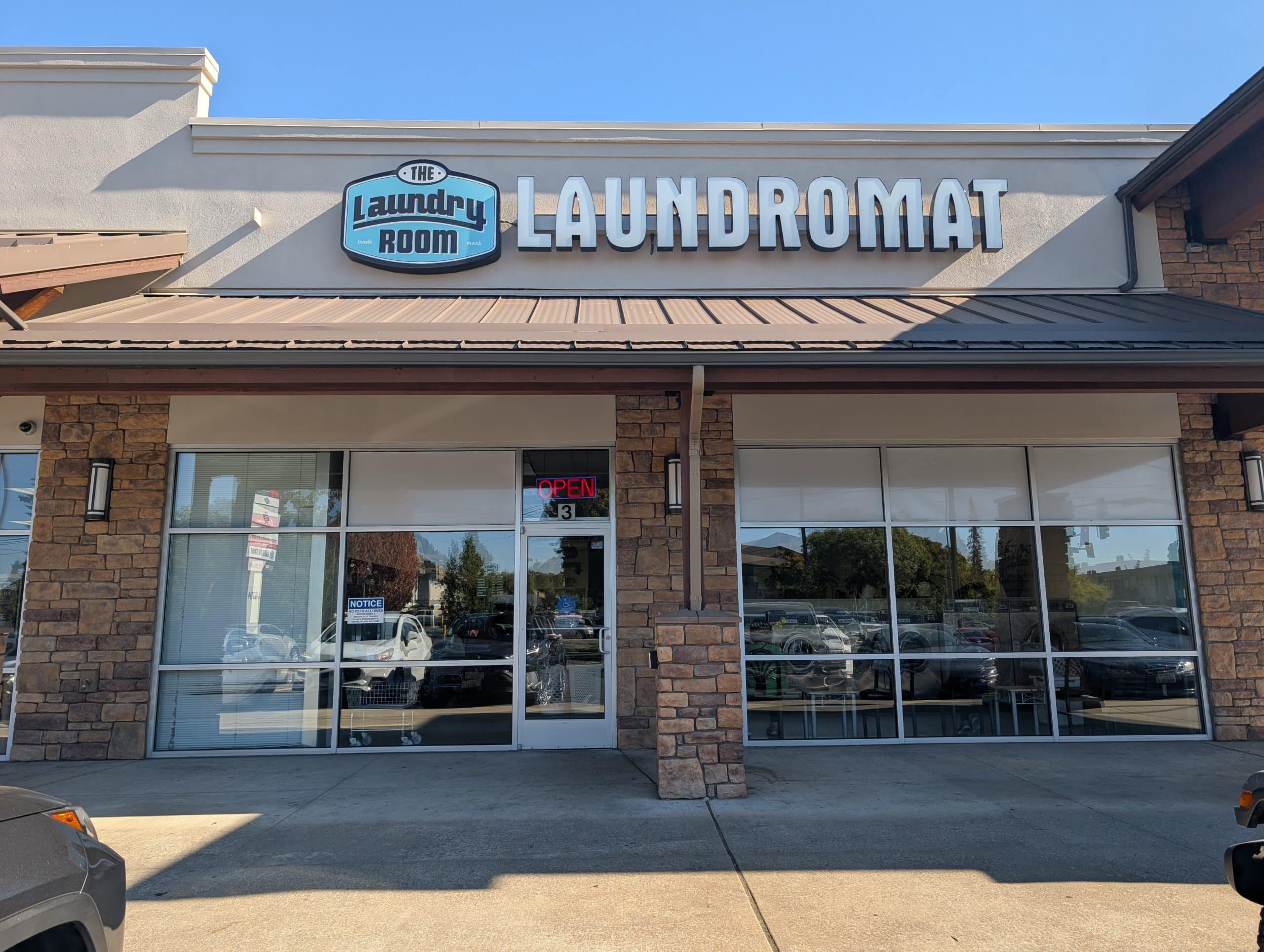 State-of-the-art washing machines at The Laundry Room – Spokane's choice for the best laundry services.